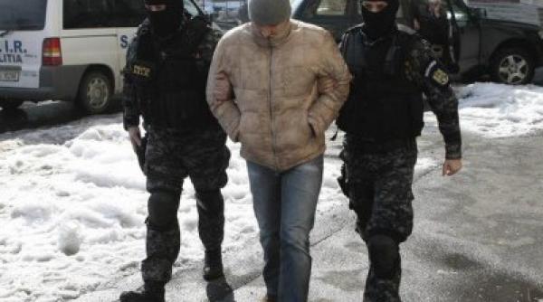 zece functionari implicati in dosarul acordarii ilegale a cetateniei romane arestati preventiv