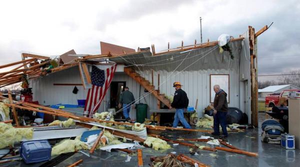 tornade ucigase in sua 27 de persoane au murit un oras a fost distrus complet video