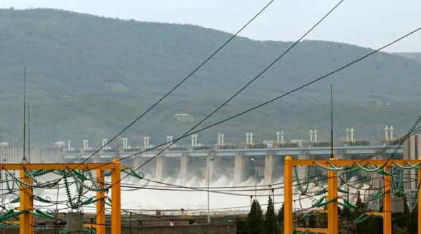 dacia rompetrol michelin delphi arctic mechel cateva dintre companiile care consuma energie hidro unde se duce curentul ieftin al baietilor destepti