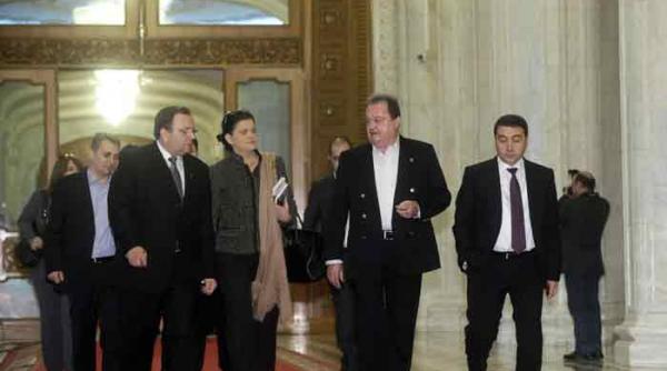 pedelistii ar vrea sa puna cruce miscarii populare greii partidului nu vad rostul acestei constructii politice la alegerile din acest an