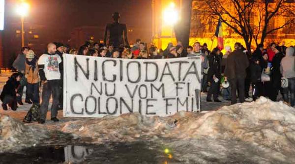 protestatarii cer demisia sefilor jandarmeriei