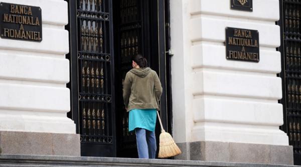 bnr are bani tipariti pusi la pastrare pentru vremuri grele