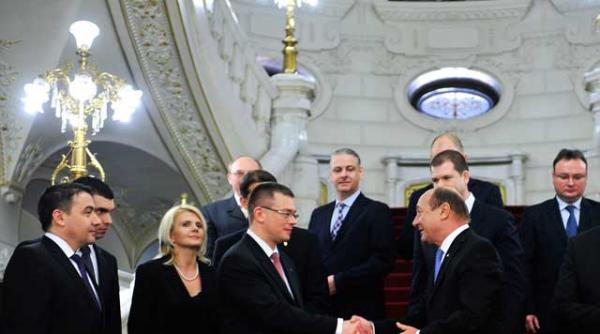 cum reformeaza basescu statul cu oamenii opozitiei sefii serviciilor secrete premierul ministrii de la justitie interne aparare si externe provin din psd si pnl