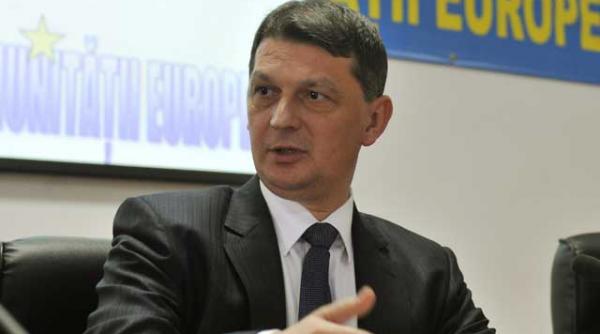 sub tratament depresiv dar cu permis de port arma cine l a adus dar mai ales cine l a sustinut pe gheorghe vladan de atatia ani la ministerului de interne