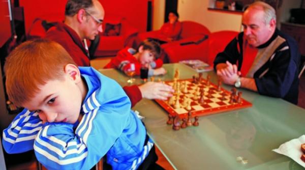 copilarie de la b2 la g7 povestea sahistului genial de 8 ani din reghin