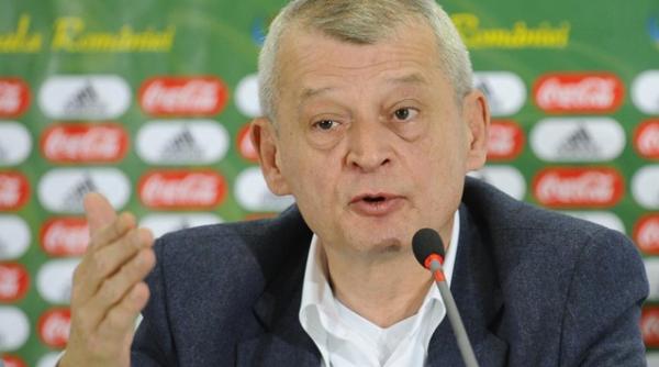 stewarzii care asigura paza la finala cupei europa league vor invata simboluri naziste fasciste si rasiste pentru a sti ce bannere sa confiste