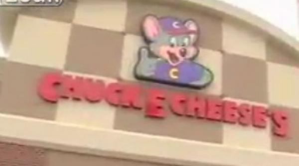 incredibil o mama si a uitat fetita de cinci ani in restaurant observand lipsa ei abia a doua zi dimineata video