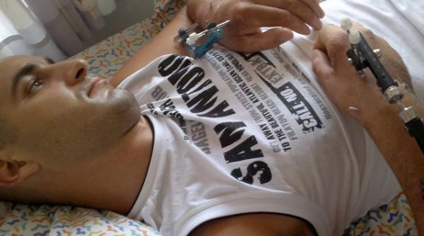 tragedia unui politist adevarat paralizat fiindca a indraznit sa opreasca un smecher pedelist cu mercedes video