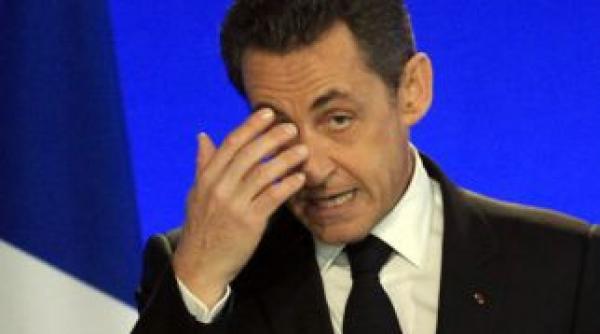 fiul cel mic al lui sarkozy se amuza cu prietenii la elysee aruncand bile si rosii intr o politista