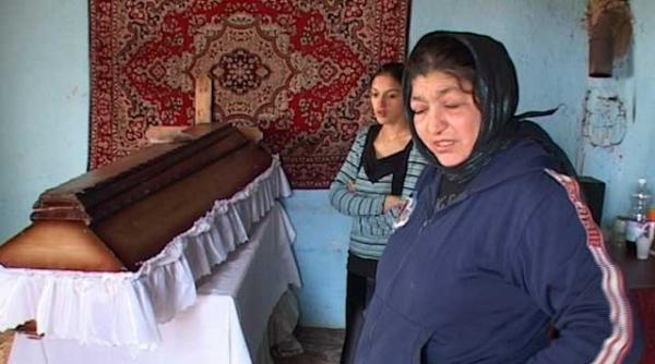 spargatori de case saltati de politisti de la priveghi