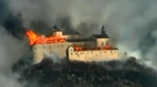 video castelul krasna horka din slovacia distrus de flacari