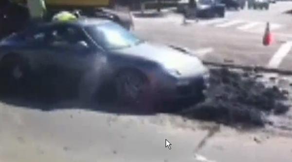a ramas cu porsche ul blocat in ciment video