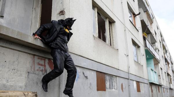 batman batman exista traieste in slovacia si e de neinvins cand ia matura in mana galerie foto