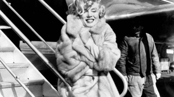 foto expozitie de fotografii rare si obiecte personale ale lui marilyn monroe la 50 de ani de la moartea vedetei