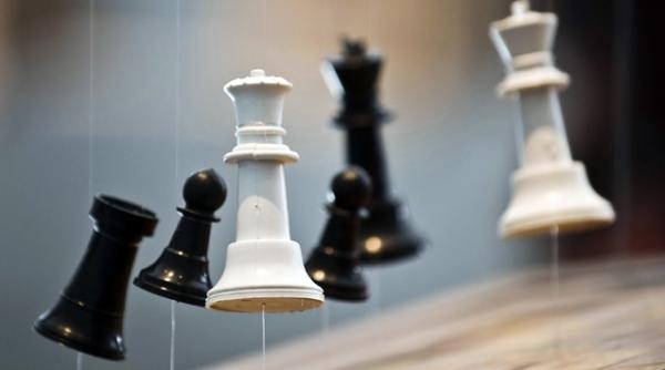 nebuni cai si regine pe bancile scolii sahul ar putea ajunge disciplina obligatorie video