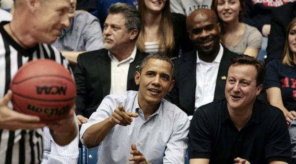 obama l a dus pe david cameron la primul sau meci de baschet el o sa ma invete cricket pentru ca e un sport din care nu inteleg nimic video