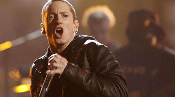 cele mai populare celebritati de pe facebook vezi clasamentul bazat pe like uri