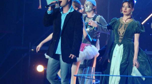 provincialii in turneu cu poveste de iubire