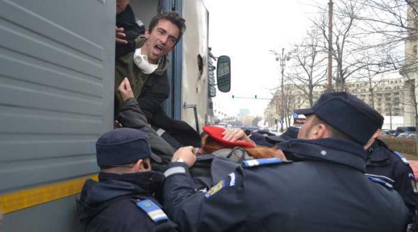 suntem haiducii lumii contemporane indignatii secolului nostru