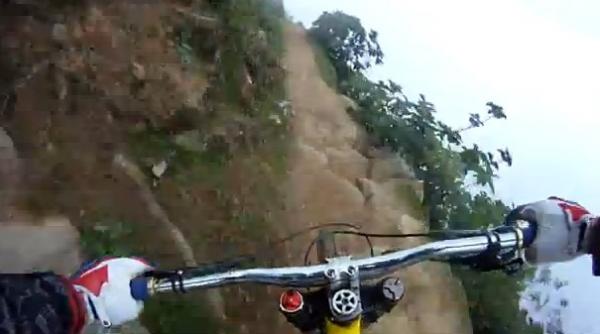 100 adrenalina mountain bike pe marginea prapastiei video spectaculos