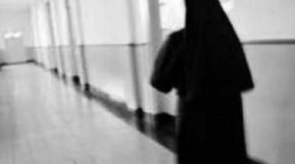 calugarita in varsta de 80 de ani anchetata pentru furt de copil