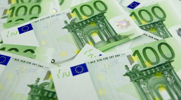 10 000 de euro tipariti in casa falsificatori de bani prinsi in harghita