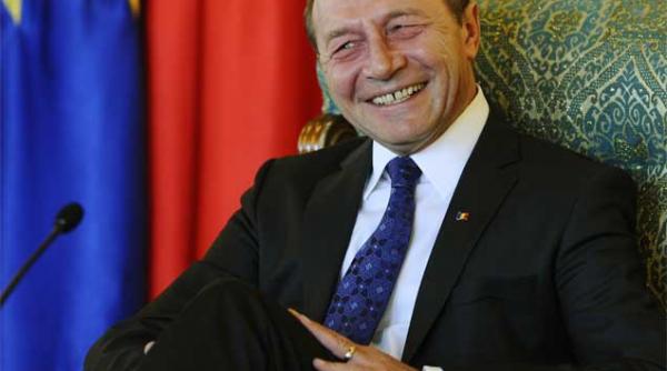basescu dispus sa demisioneze la toamna in schimbul revizuirii constitutiei