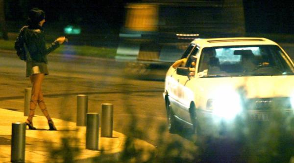 o grupare care forta romance sa se marite cu nigerieni a fost destructurata in spania