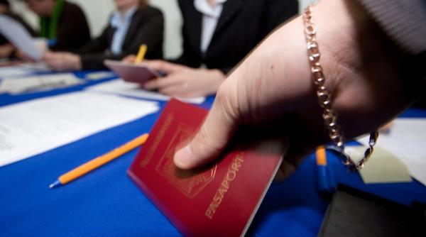pasaportul romanesc a implinit 100 de ani de la carti de pribegie ravase sineturi tescherele pasusuri la pasapoarte
