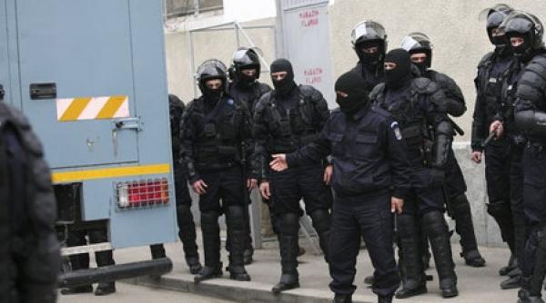 perchezitii in constanta si tulcea 40 de persoane printre care si 12 politisti acuzate de furt si coruptie