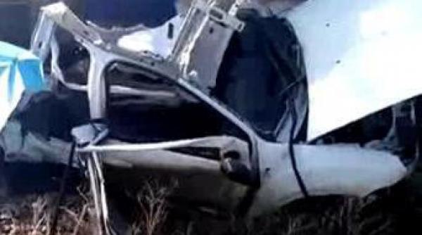 accident feroviar la iasi trei persoane intre care un copil au murit dupa ce masina in care se aflau a fost lovita de un tren video