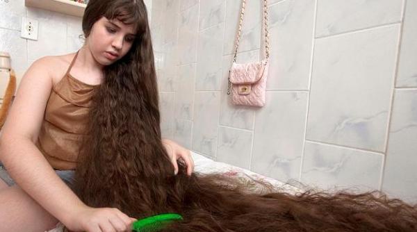 ea este fata cu cel mai lung par din lume rapunzel din brazilia vrea sa se tunda pentru 5 000 de euro video