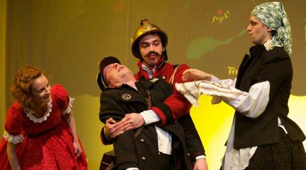 familia tot in binom de ziua mondiala a teatrului