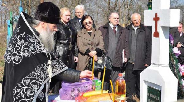 vesti din nordul bucovinei parastas in memoria romanilor secerati de granicerii sovietici in lunca prutului