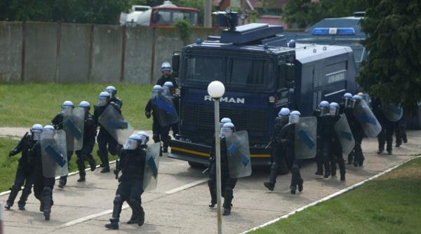 trezoreria statului lasata fara paza jandarmeriei cei 1090 de jandarmi care asigurau protectia sediilor si transporturilor de valori trec la ordine publica