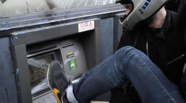 daily mail 70 din economia bacaului provine din furturile de la bancomatele din marea britanie prefectul de bacau se simte jignit