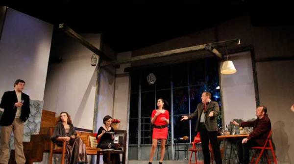 spirit de echipa in spiritul de familie radu beligan cu un spectacol ingenuu pe scena salii care ii poarta numele