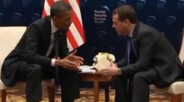 discutie secreta obama medvedev inregistrata de un microfon uitat deschis video