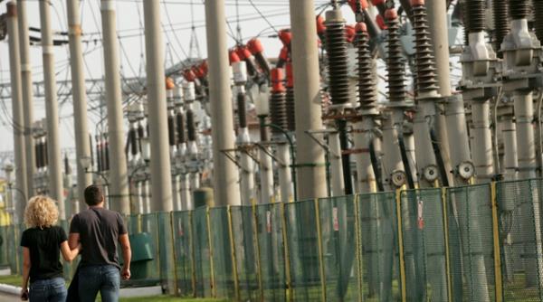 incepe marea privatizare guvernul a aprobat listarea a cate 15 din filialele de distributie ale electrica