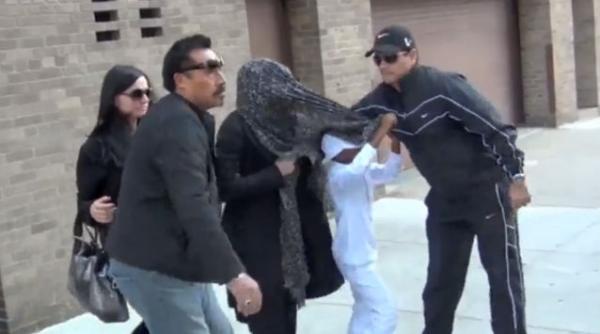 foto video cum incearca celebritatile sa se ascunda de paparazzi