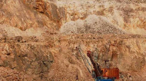 ultima afacere a romaniei un zacamant de peste 20 miliarde de dolari miza privatizarii de 200 de milioane euro a cuprumin