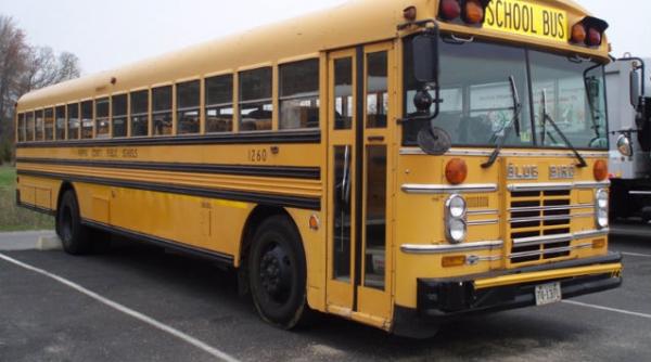 urmarire nebuna pe autostrada politistii au imobilizat soferul unui autobuz scolar furat video