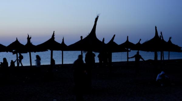 ministrul turismului nu prea ai unde sa te distrezi pe litoralul romaniei vezi cum reactioneaza agentiile de turism