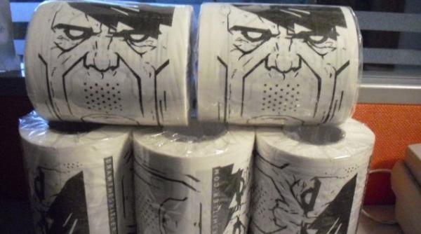 un german vinde hartie igienica cu chipul lui hitler dar fara mustata are nevoie de atingerea ta speciala pentru a fi completa