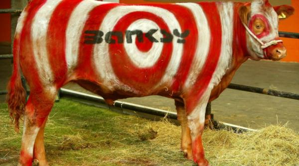 o colectie de 18 lucrari graffiti realizate de banksy vanduta la licitatie cu 478 900 de euro