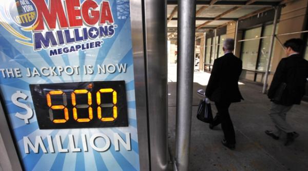 premiu record la loterie vezi cate sute de milioane de dolari a castigat un american