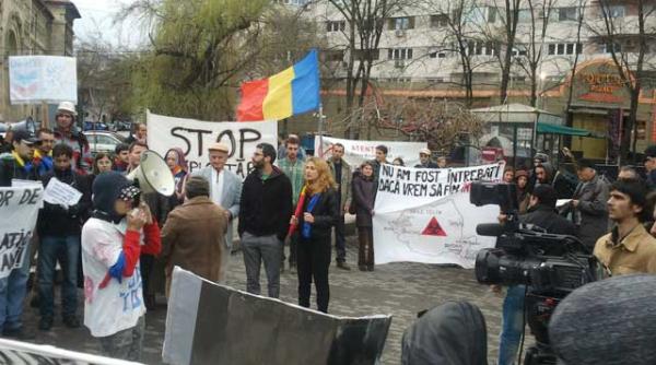 protest in piata universitatii nu am fost intrebati daca vrem sa fim intoxicati