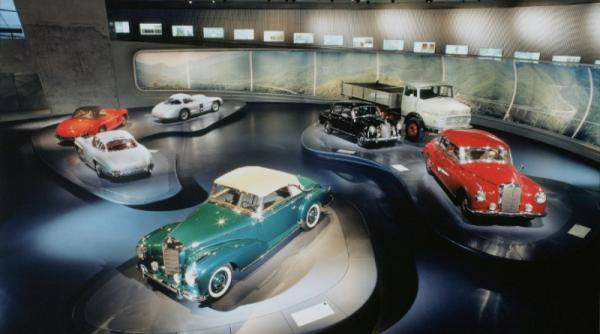 o vizita la muzeul benz