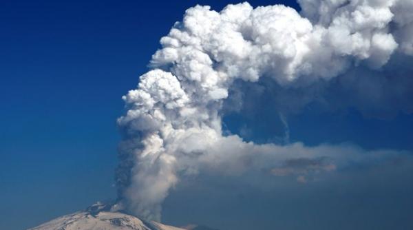 vulcanul etna a erupt pentru a cincea oara de la inceputul anului