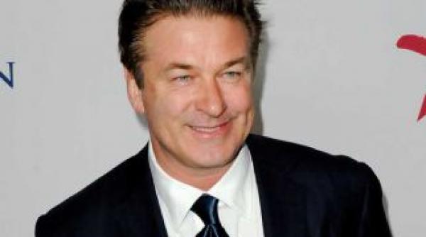 alec baldwin s a logodit cu o antrenoare de yoga